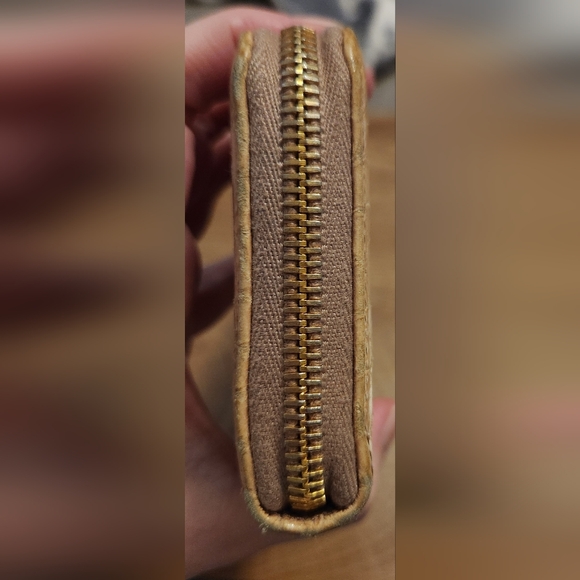 Miu Miu Beige Crocodile-Embossed Wallet - Picture 2 of 8